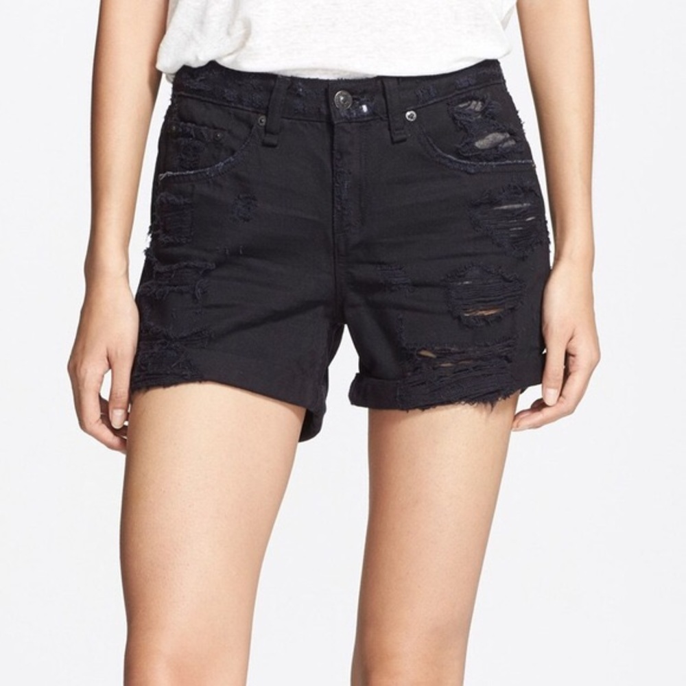 SOLD. rag & bone boyfriend jean short. Size 25.